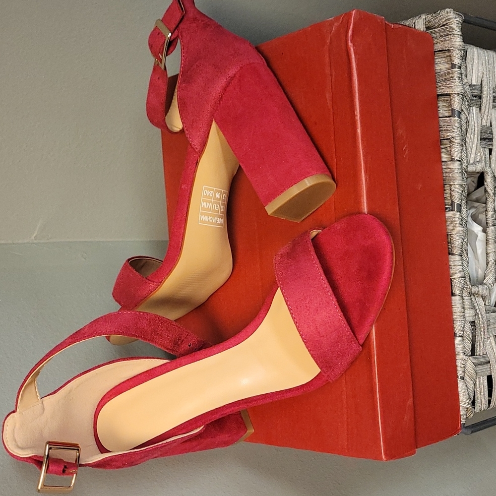 Fusia pink block heels size 7.5